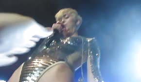 Miley Cyrus se deja tocar